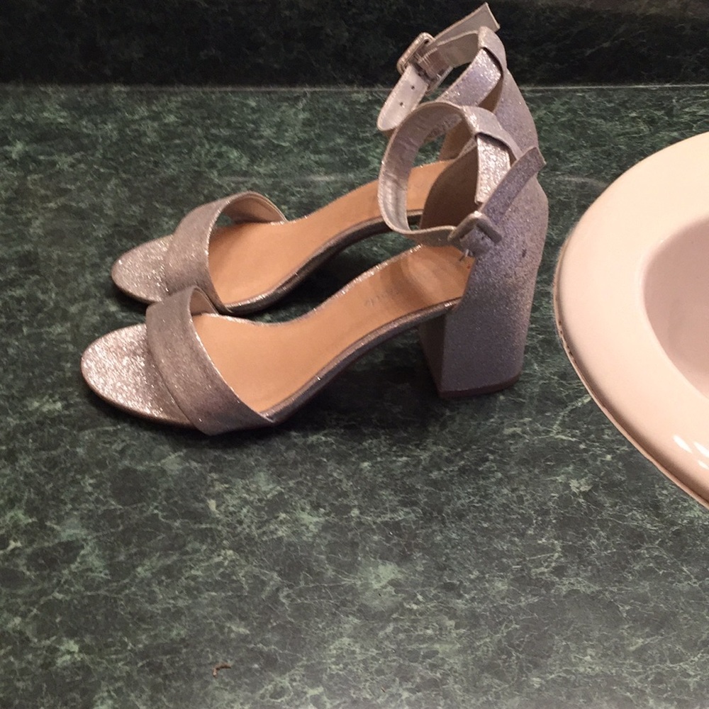 Heels - Picture 2 of 3